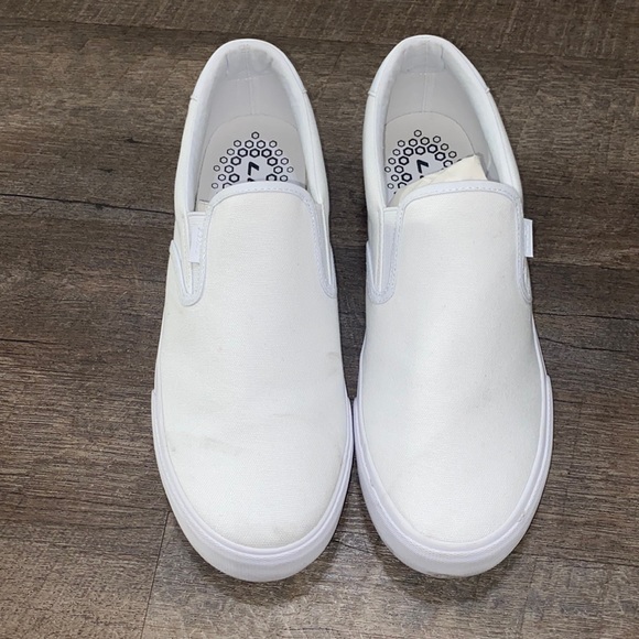 Lugz Other - Lugz mens Clipper Slip on Sneakers White Size 11 EUC